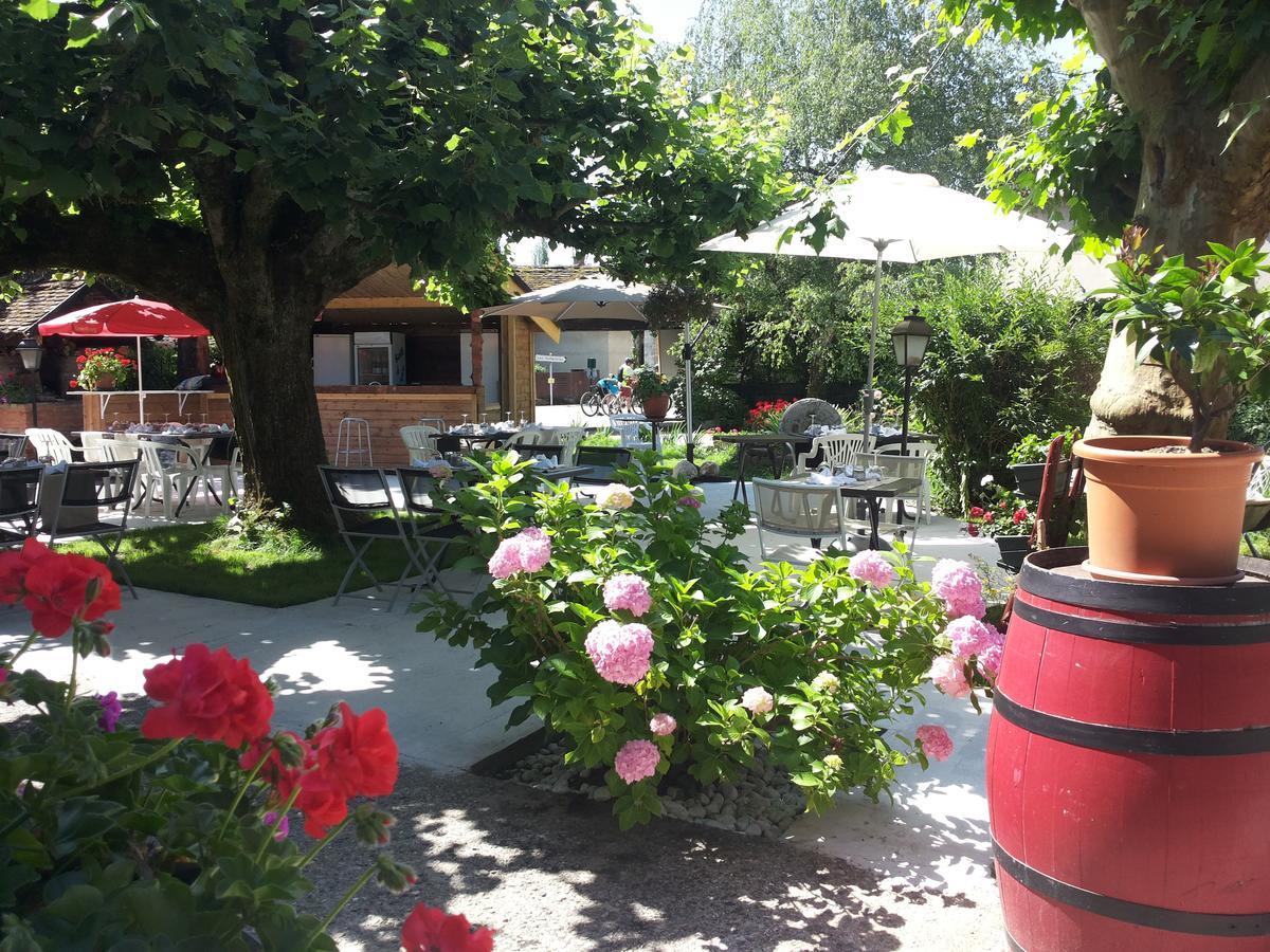 Hotel Le Relais Des Vieilles Postes Les Avenières Exterior foto