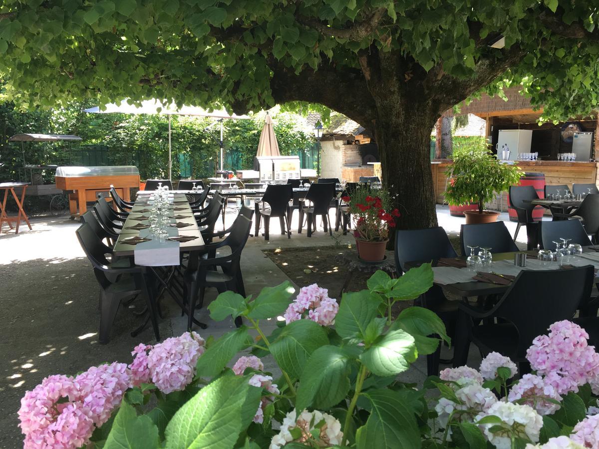 Hotel Le Relais Des Vieilles Postes Les Avenières Exterior foto