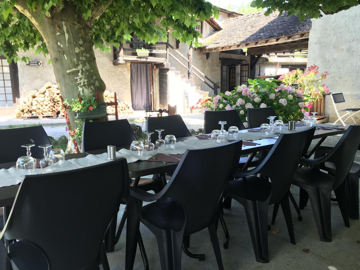 Hotel Le Relais Des Vieilles Postes Les Avenières Exterior foto