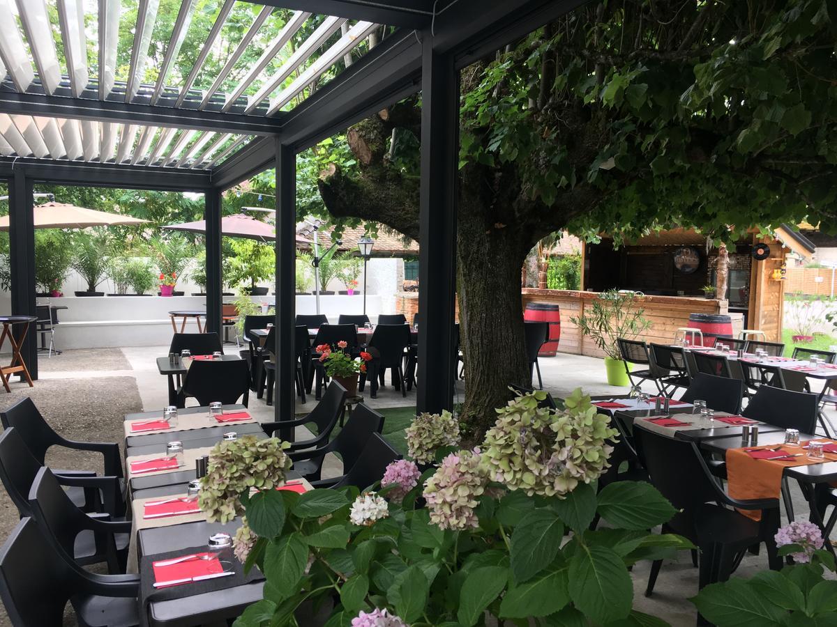 Hotel Le Relais Des Vieilles Postes Les Avenières Exterior foto