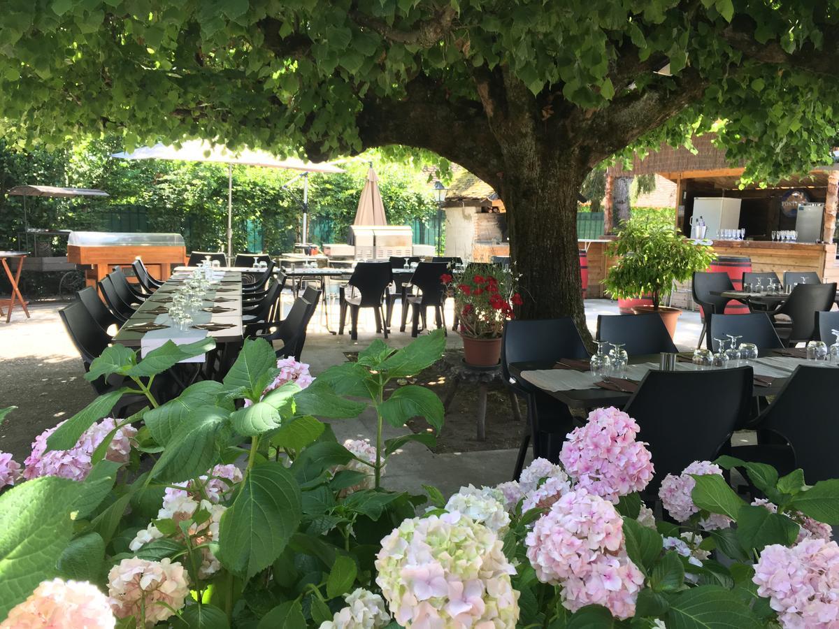 Hotel Le Relais Des Vieilles Postes Les Avenières Exterior foto