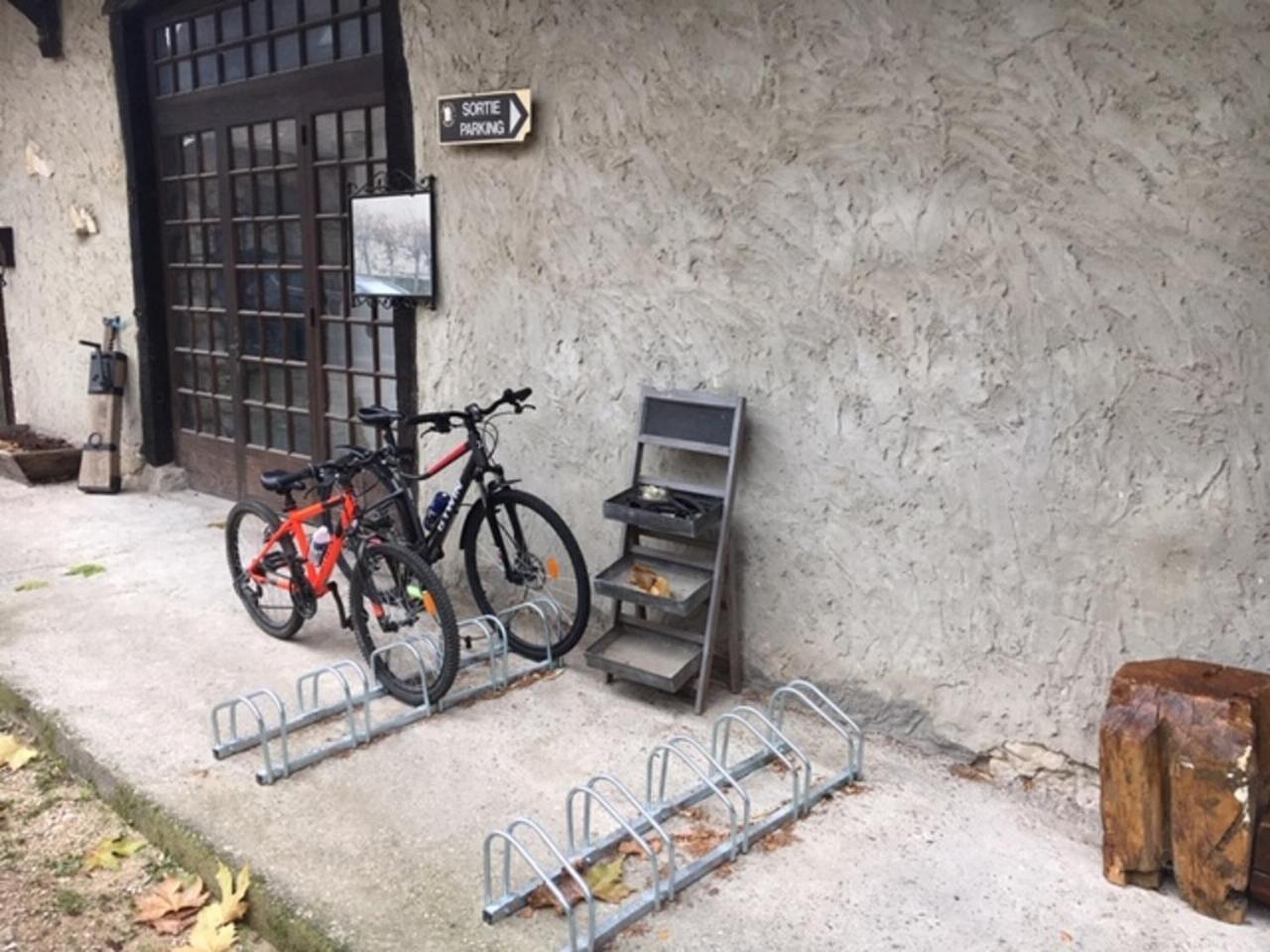 Hotel Le Relais Des Vieilles Postes Les Avenières Exterior foto