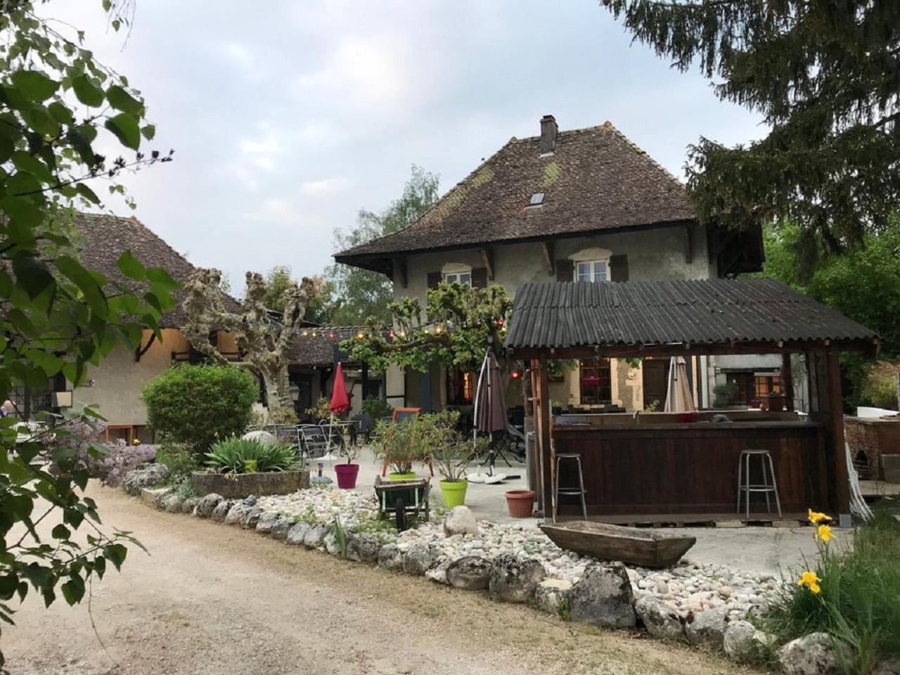 Hotel Le Relais Des Vieilles Postes Les Avenières Exterior foto